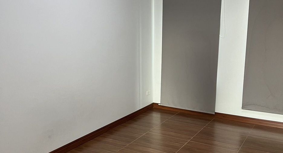 For sale 5 bedrooms house in Mueang Samut Prakan, Samut Prakan