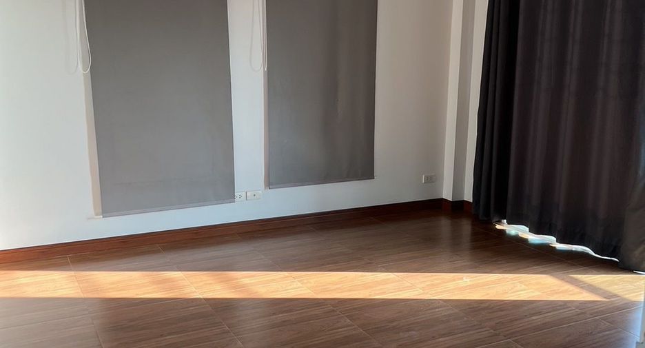 For sale 5 bedrooms house in Mueang Samut Prakan, Samut Prakan