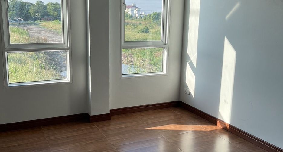 For sale 5 bedrooms house in Mueang Samut Prakan, Samut Prakan