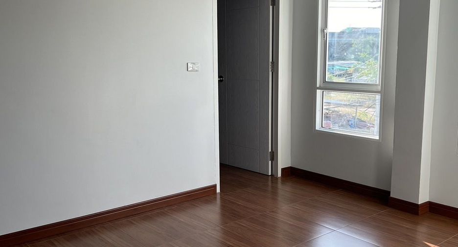 For sale 5 bedrooms house in Mueang Samut Prakan, Samut Prakan