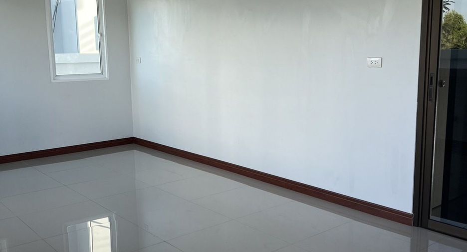 For sale 5 bedrooms house in Mueang Samut Prakan, Samut Prakan