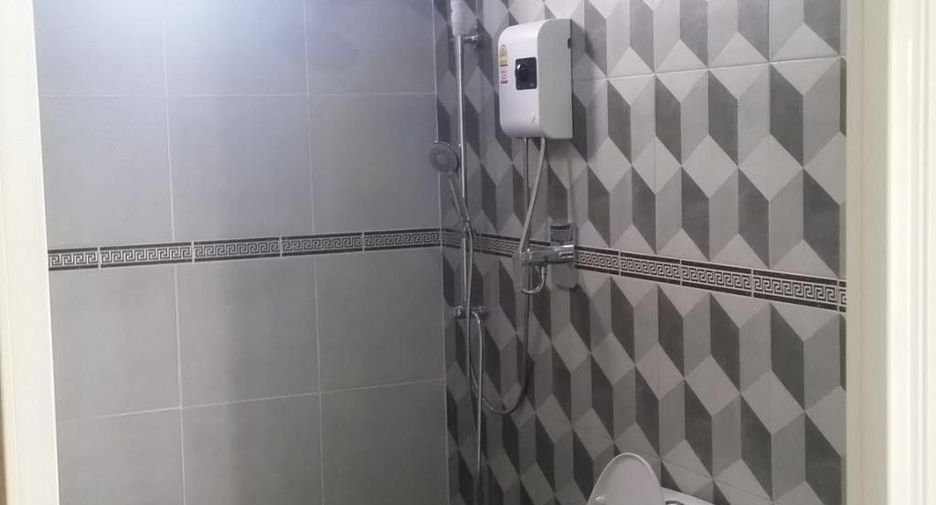 For sale 5 bedrooms house in Bang Rakam, Phitsanulok