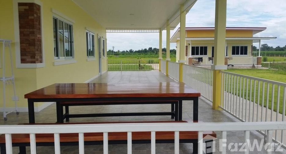 For sale 5 bedrooms house in Bang Rakam, Phitsanulok