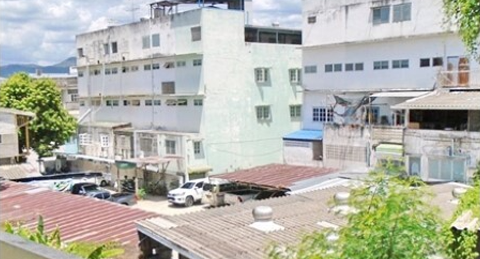 For sale 3 bedrooms retail Space in Mueang Lampang, Lampang