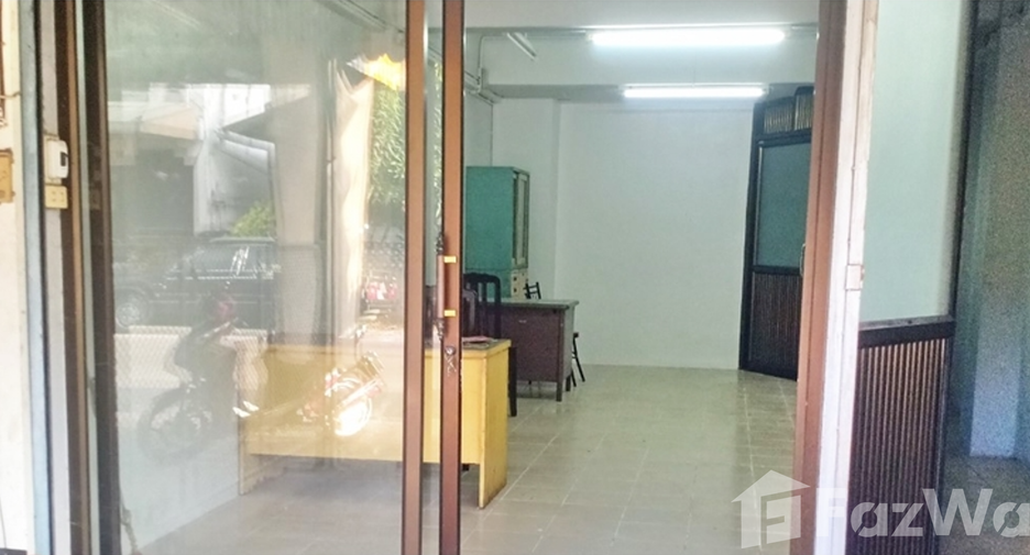 For sale 3 bedrooms retail Space in Mueang Lampang, Lampang
