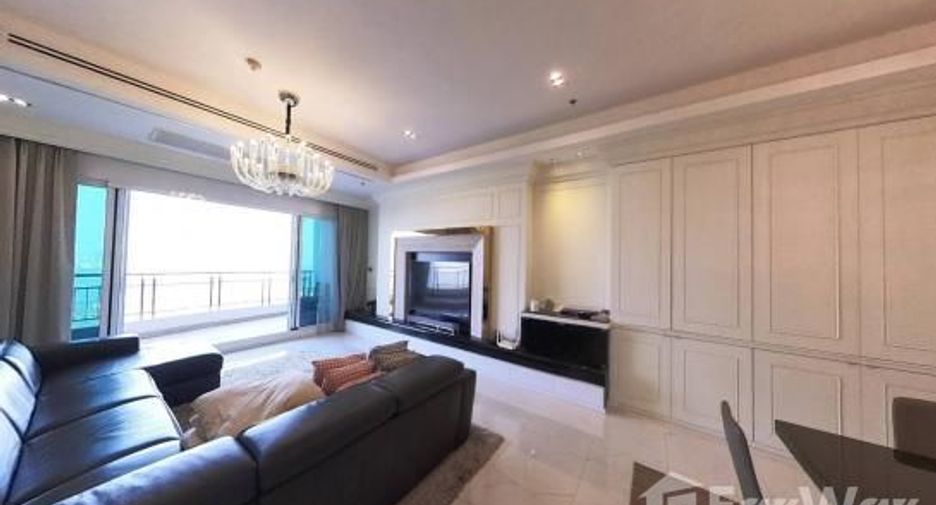 For sale 3 bedrooms condo in Yan Nawa, Bangkok