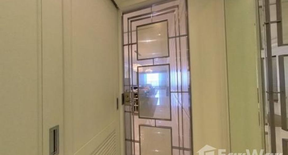 For sale 3 bedrooms condo in Yan Nawa, Bangkok