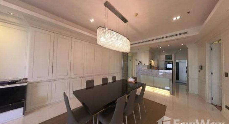 For sale 3 bedrooms condo in Yan Nawa, Bangkok