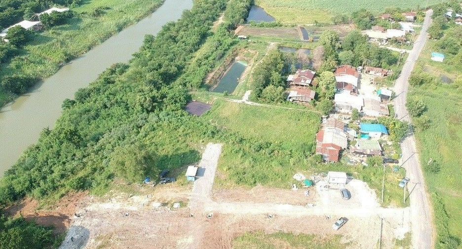 À vendre 4 chambres maison à Phatthana Nikhom, Lopburi