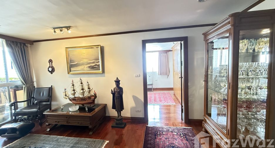 For sale 3 bedrooms condo in Watthana, Bangkok