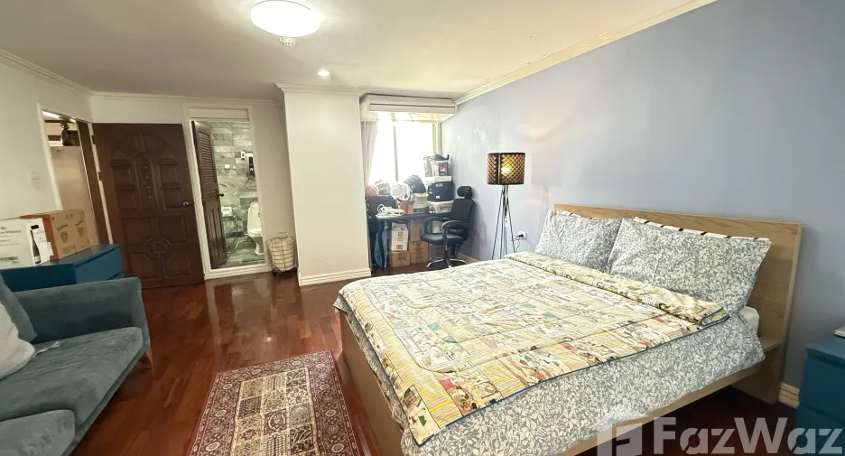 For sale 3 bedrooms condo in Watthana, Bangkok