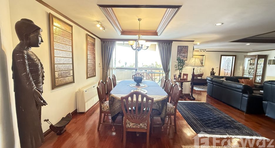 For sale 3 bedrooms condo in Watthana, Bangkok