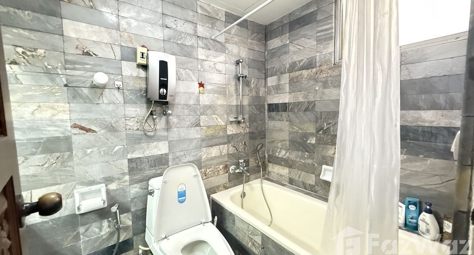For sale 3 bedrooms condo in Watthana, Bangkok