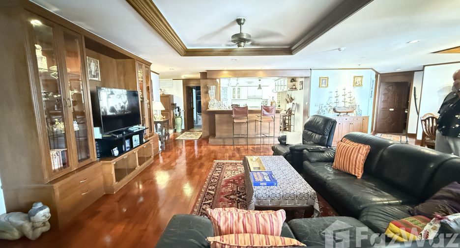 For sale 3 bedrooms condo in Watthana, Bangkok