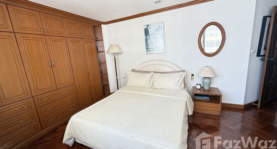 For sale 3 bedrooms condo in Watthana, Bangkok