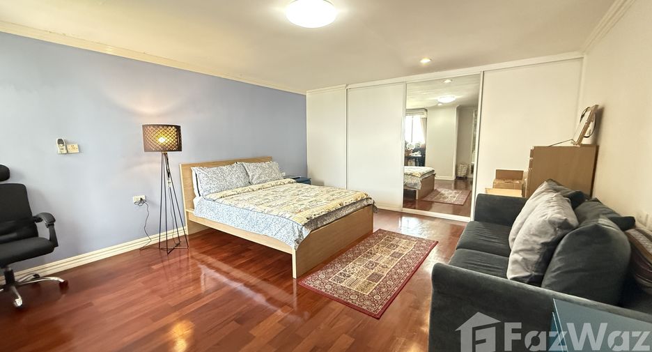 For sale 3 bedrooms condo in Watthana, Bangkok