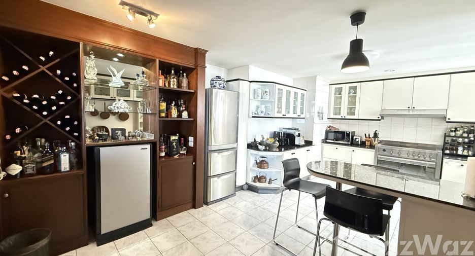 For sale 3 bedrooms condo in Watthana, Bangkok