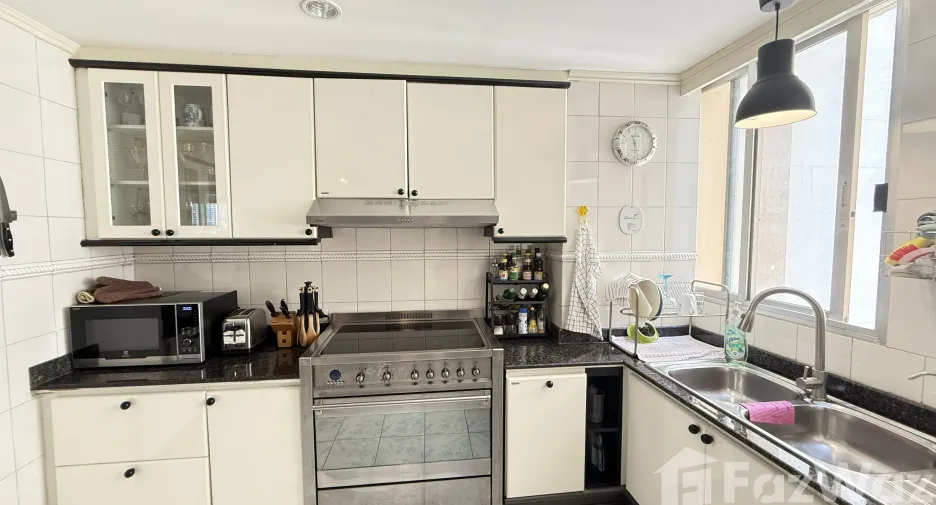 For sale 3 bedrooms condo in Watthana, Bangkok