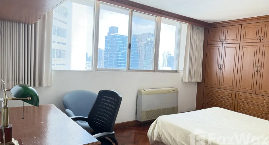 For sale 3 bedrooms condo in Watthana, Bangkok