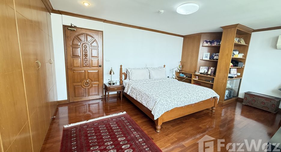 For sale 3 bedrooms condo in Watthana, Bangkok
