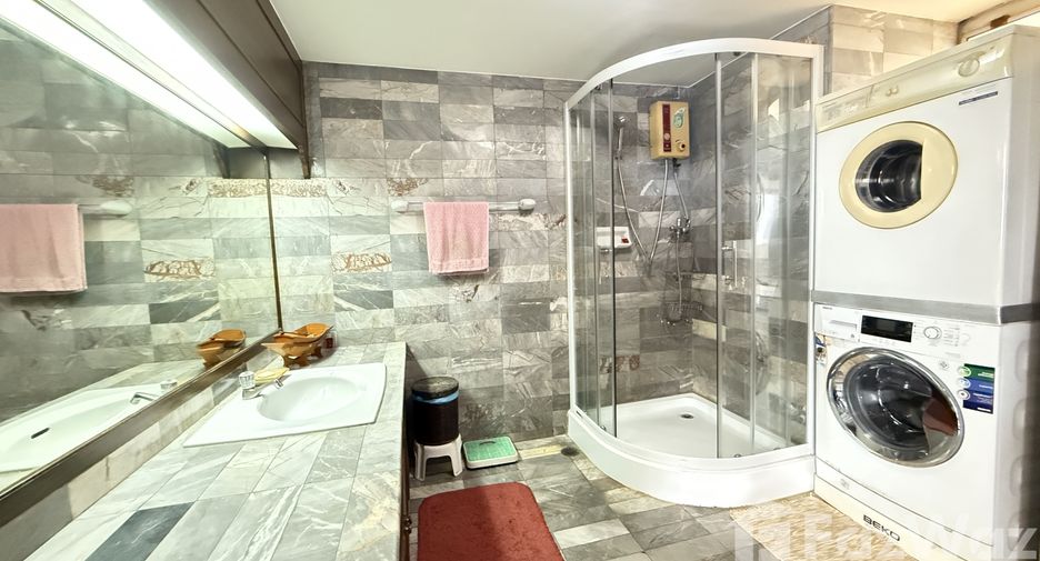 For sale 3 bedrooms condo in Watthana, Bangkok