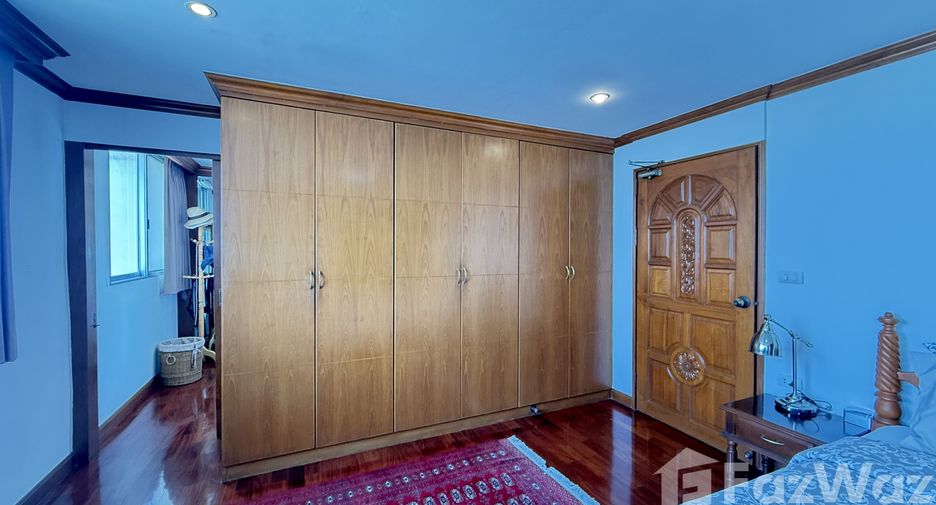 For sale 3 bedrooms condo in Watthana, Bangkok