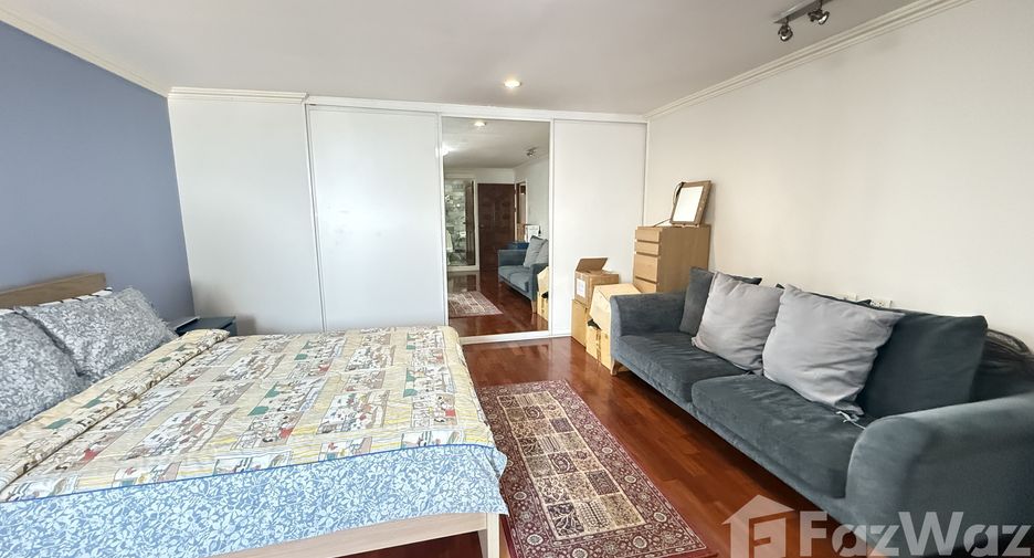 For sale 3 bedrooms condo in Watthana, Bangkok
