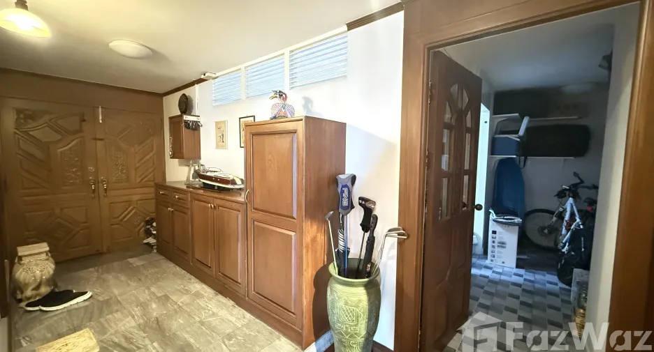 For sale 3 bedrooms condo in Watthana, Bangkok