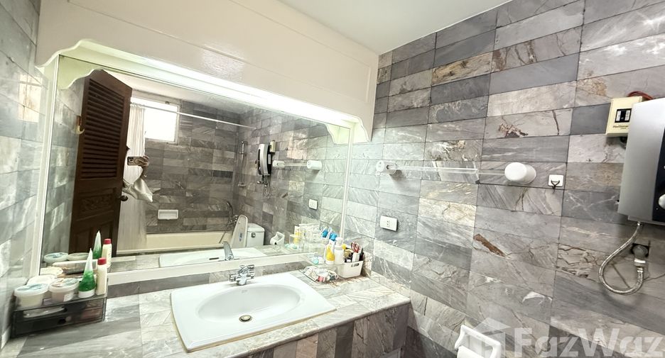 For sale 3 bedrooms condo in Watthana, Bangkok