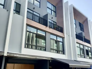 For sale 3 ベッドルーム townhouse in Suan Luang, Bangkok