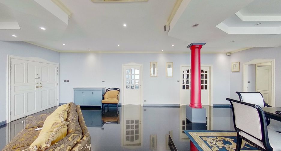 For sale 3 bedrooms condo in Yan Nawa, Bangkok