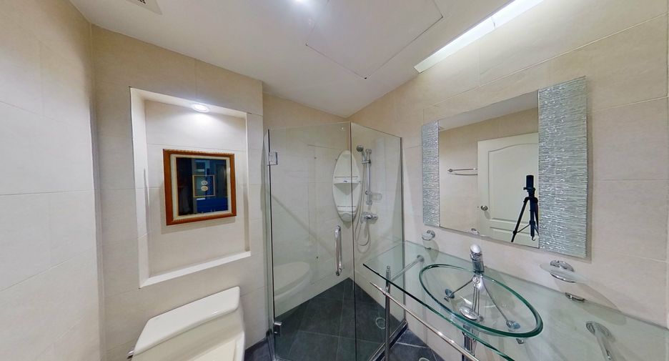 For sale 3 bedrooms condo in Yan Nawa, Bangkok