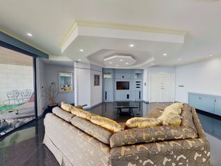 For sale 3 bedrooms condo in Yan Nawa, Bangkok