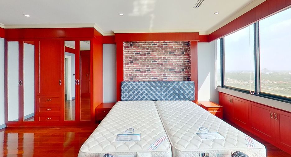 For sale 3 bedrooms condo in Yan Nawa, Bangkok