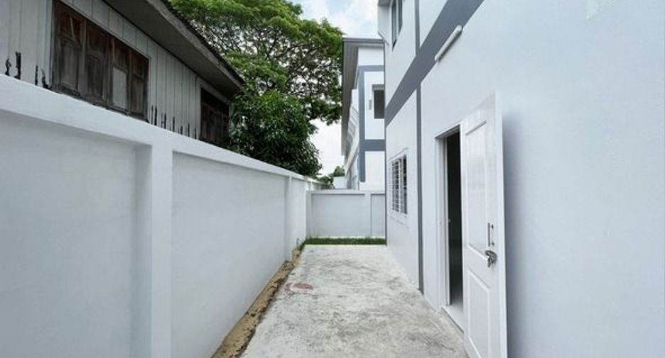 For sale 4 bedrooms house in Bang Khen, Bangkok