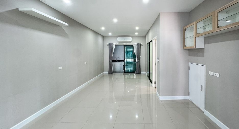 For sale 4 bedrooms house in Bang Khen, Bangkok