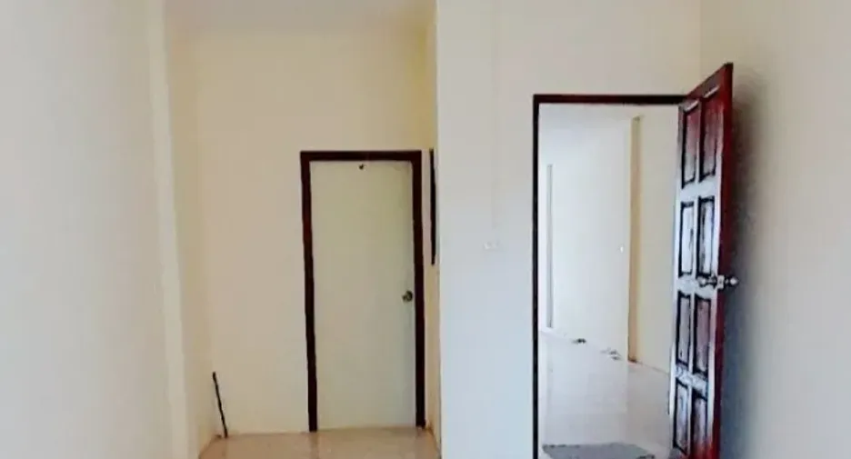 For sale 2 bedrooms retail Space in Phunphin, Surat Thani