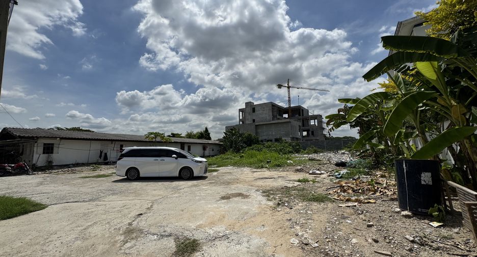For sale land in Saphan Sung, Bangkok