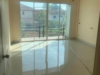 For sale 2 bedrooms townhouse in Mueang Phitsanulok, Phitsanulok