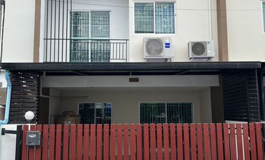 For sale 4 bedrooms townhouse in Khlong Sam Wa, Bangkok