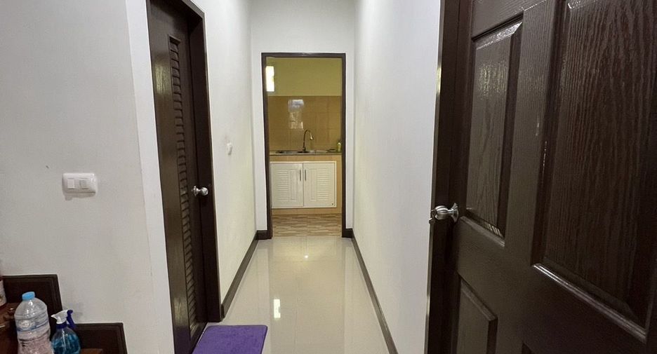 For sale 4 bedrooms townhouse in Khlong Sam Wa, Bangkok