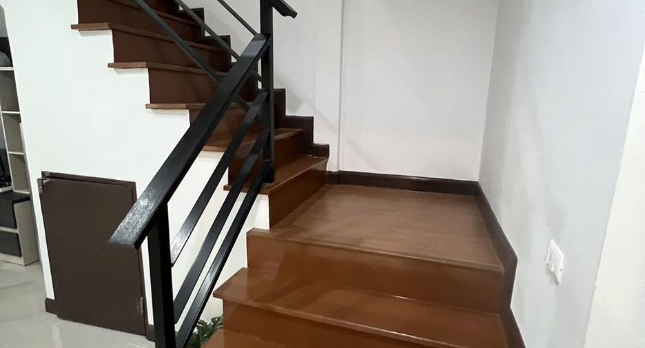 For sale 4 bedrooms townhouse in Khlong Sam Wa, Bangkok