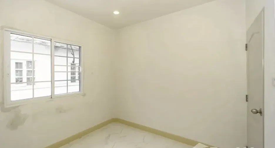 For sale 4 bedrooms townhouse in Bang Bua Thong, Nonthaburi