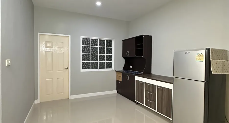 Haus zum Kauf und zur Miete mit 3 Zimmer in Si Maha Phot, Prachin Buri