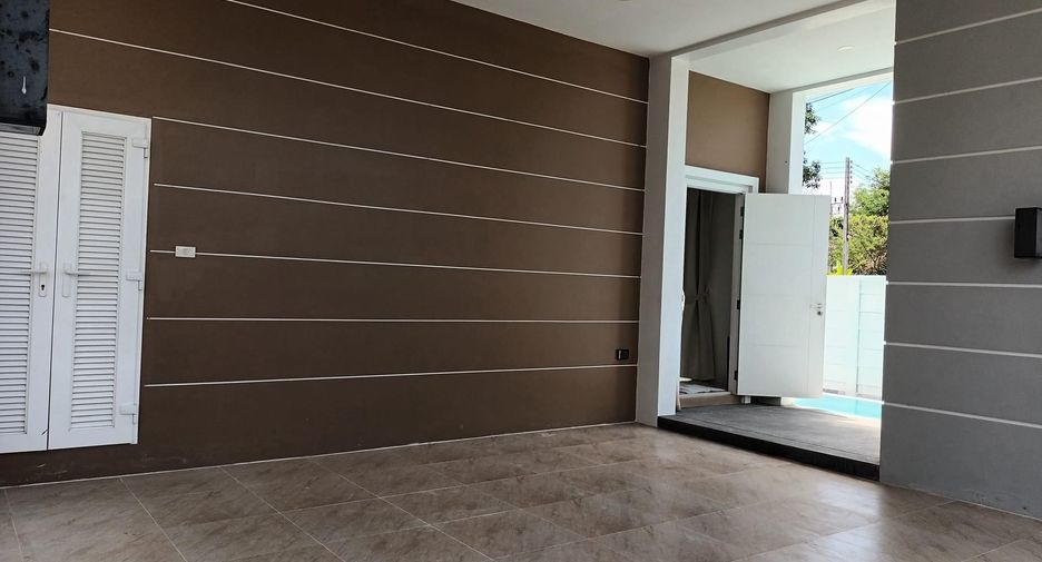 For rent 3 bedrooms villa in Mueang Phuket, Phuket