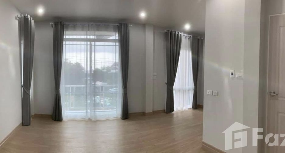 For sale 4 bedrooms house in Mueang Nakhon Sawan, Nakhon Sawan