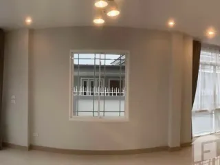 For sale 4 bedrooms house in Mueang Nakhon Sawan, Nakhon Sawan