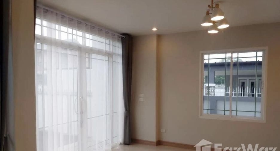 For sale 4 bedrooms house in Mueang Nakhon Sawan, Nakhon Sawan