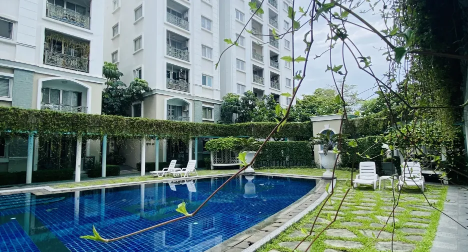 For sale 1 bed condo in Huai Khwang, Bangkok