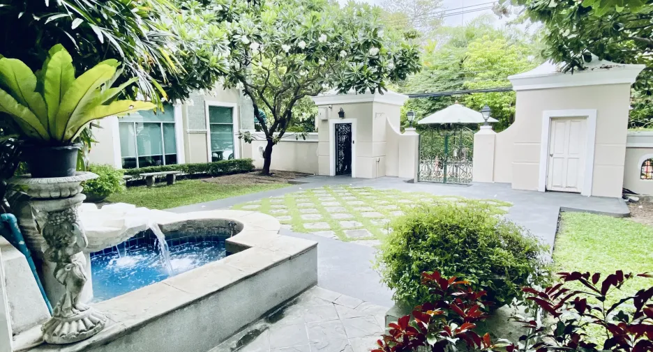 For sale 1 bed condo in Huai Khwang, Bangkok